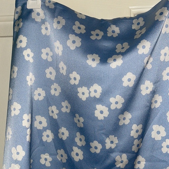 light blue flower satin skirt - Picture 4 of 4